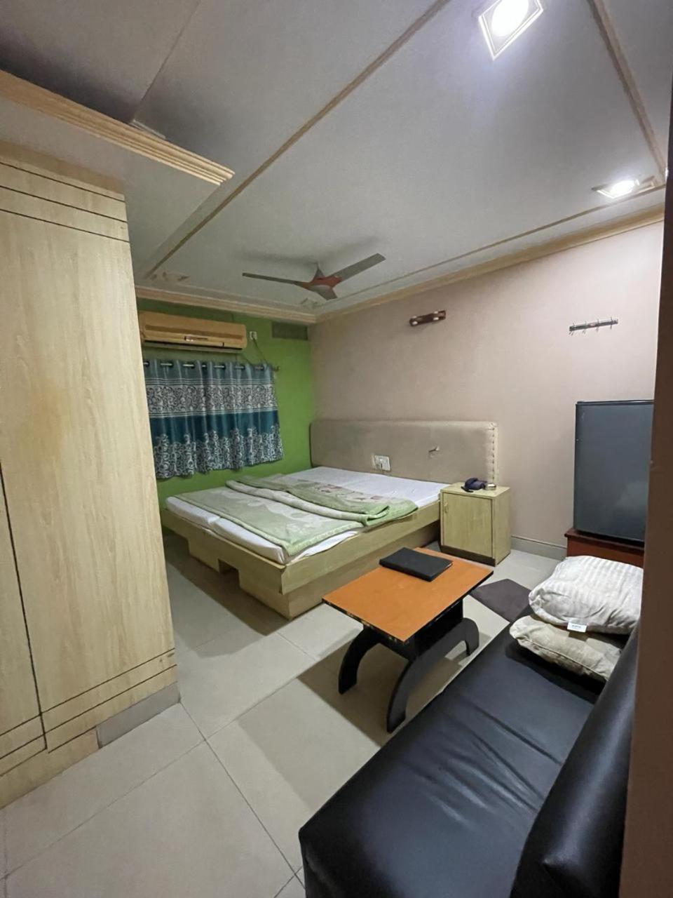 Starline Hotel 아가르탈라 외부 사진